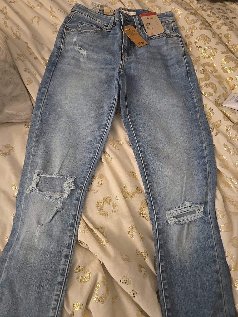 NWT Levis Womens Distressed Skinny Jeans